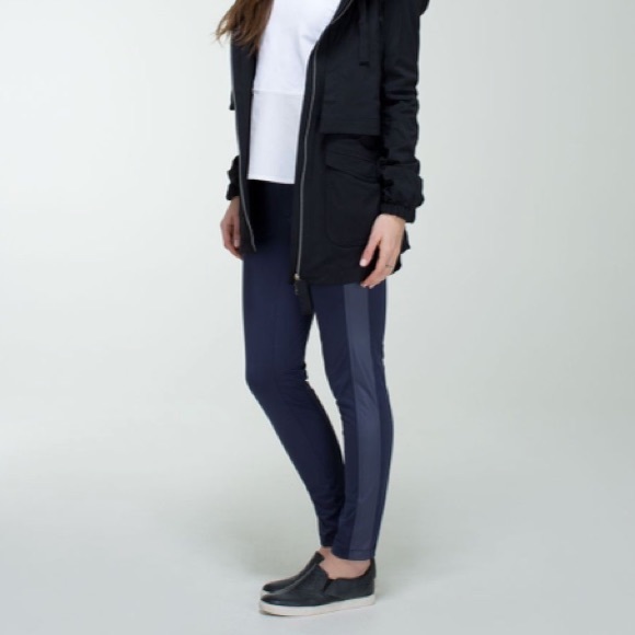 Lululemon Here To There Pant - Picture 3 of 11